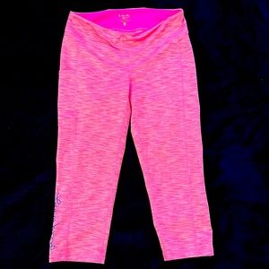 Lilly Pulitzer Luxletic Pink Weekender Capris Large with pockets